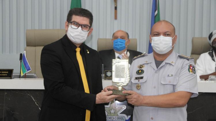 Coronel Gama deixa o comando do Gabinete Militar e recebe homenagens dos parlamentares