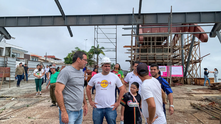 Dr. Furlan entrega passarelas e assina ordem de serviço 