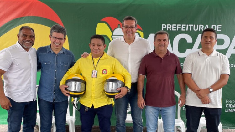 Prefeitura de Macapá entrega capacete de segurança para mototaxistas