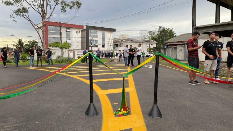 Dr. Furlan entrega 12 vias pavimentadas no bairro Cabralzinho