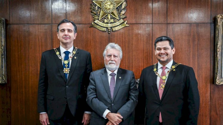 Davi Alcolumbre recebe mais alta condecoração do Tribunal de Justiça do DF e Territórios por serviços prestados ao Judiciário
