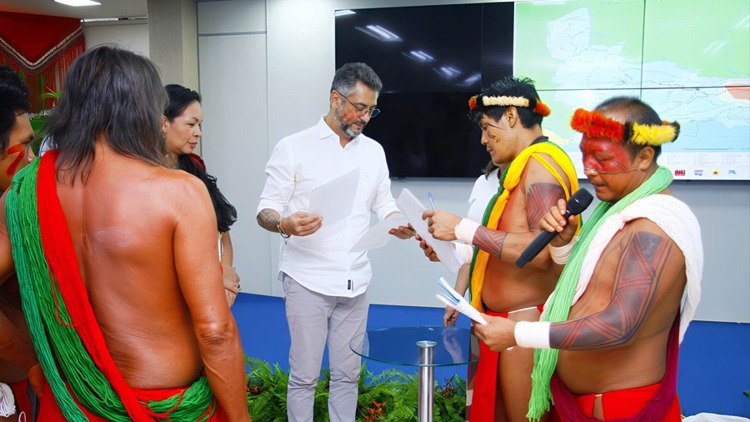 Em encontro histórico, governador Clécio Luís ouve demandas de caciques do Amapá e Norte do Pará