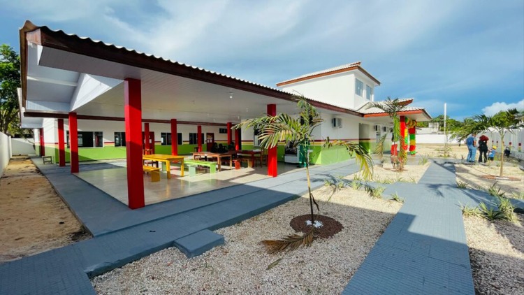 Escola Municipal Lúcia Neves Deniur é entregue aos moradores do bairro Brasil Novo