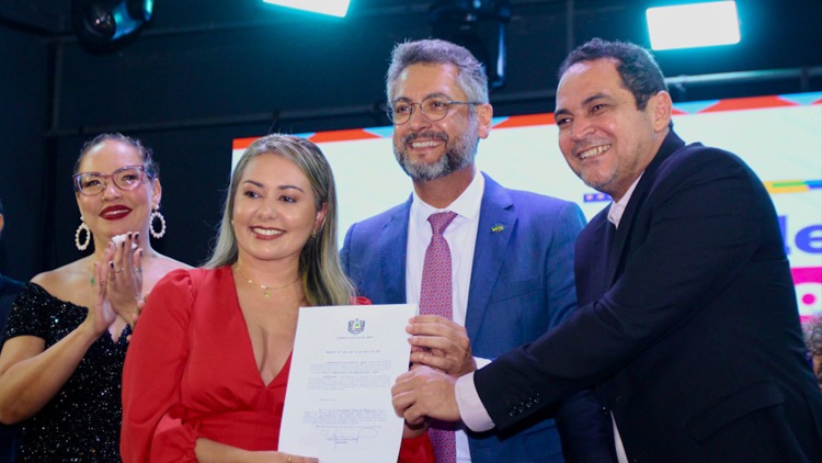 Governo do Estado empossou 110 novos professores, nesta terça-feira, 29.