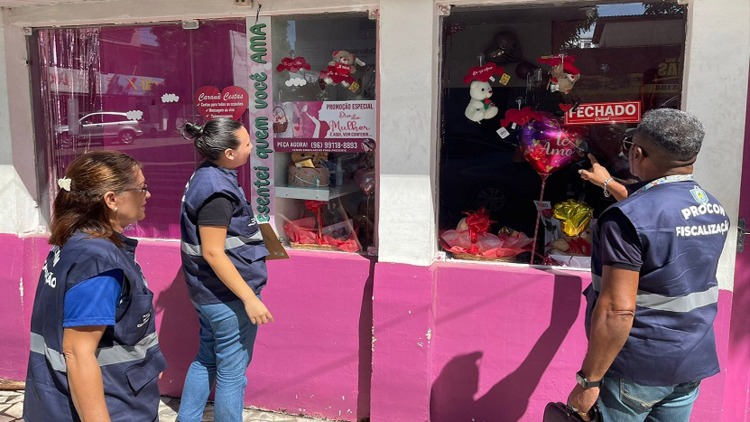 Procon inicia operação ‘Namorados’ e fiscaliza estabelecimentos comerciais, em Macapá e Santana