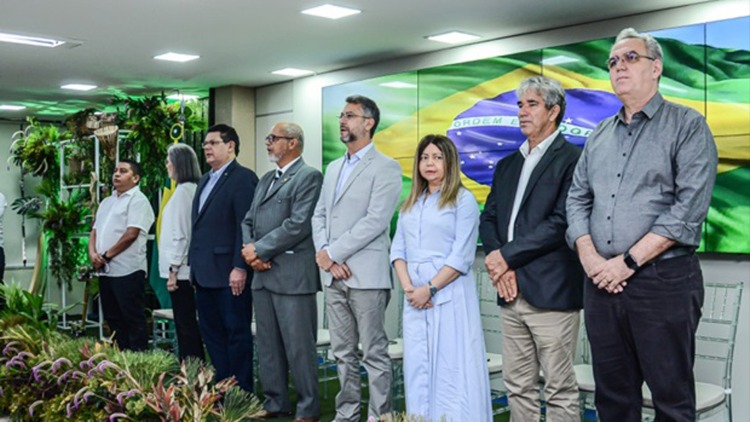 Extrativistas comemoram assinatura da instrução normativa
