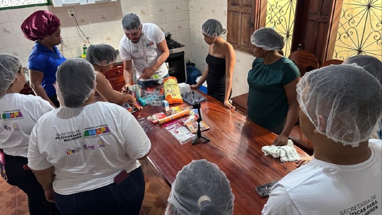 Governo do Amapá realiza cursos de trufas e bombons e oficina de empoderamento feminino em Laranjal do Jari