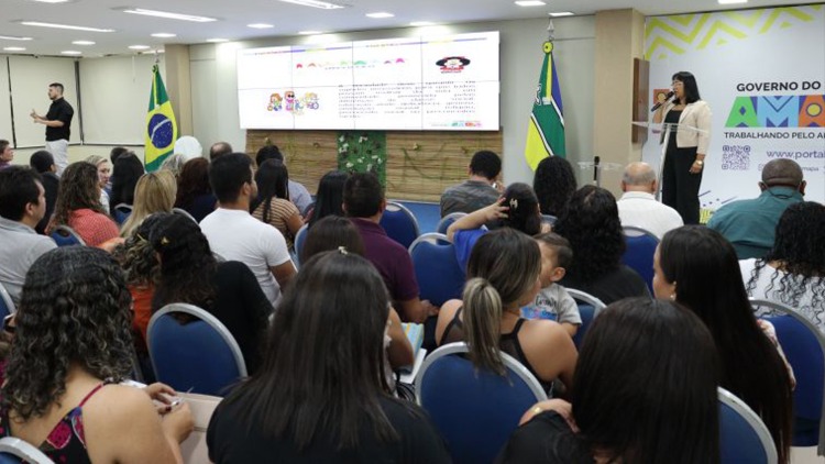 Capacitação de 1,8 mil profissionais sobre educação inclusiva
