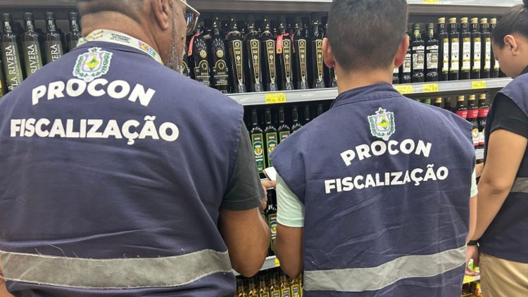 Procon-AP inspeciona supermercados para reforçar proibição da comercialização de azeites de oliva impróprios para o consumo