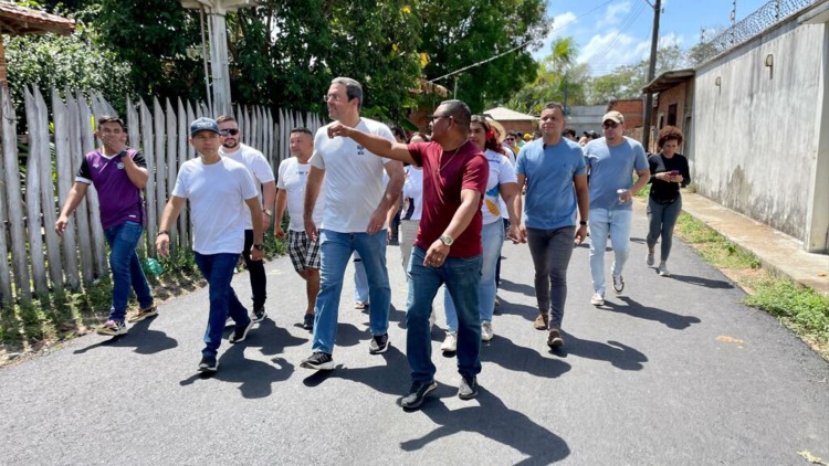 Prefeito Dr. Furlan entrega passarelas na Zona Sul