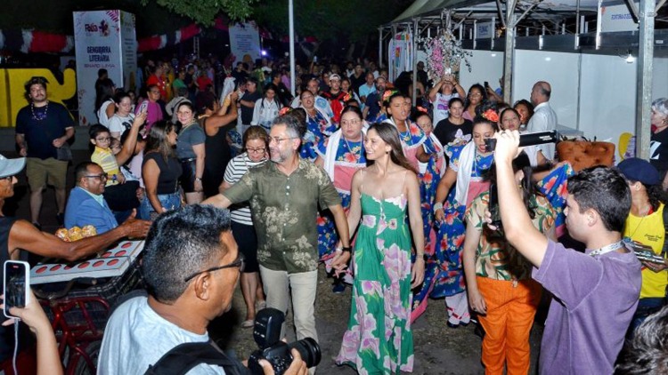‘A Folia entrega futuro, sonhos e esperança por meio da literatura’, destaca governador Clécio Luís na abertura de evento cultural no Amapá