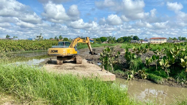 Prefeitura de Macapá intensifica ações de limpeza em áreas de risco para prevenir enchentes