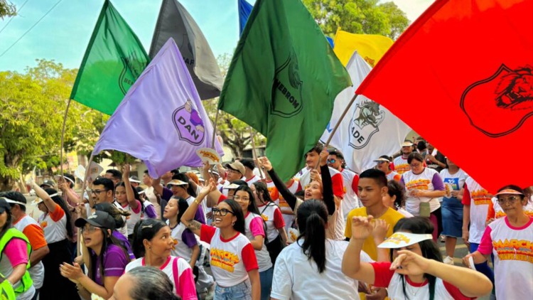 Marcha para Jesus leva fiéis para ruas do centro de Macapá