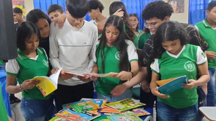 Apoiado pelo Governo do Estado, projeto na Escola Estadual Mário Quirino incentiva formação de novos leitores