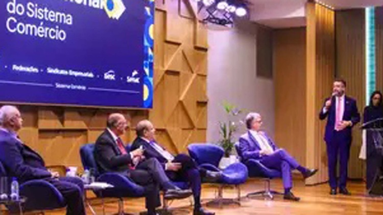 Governador Clécio Luís participa da entrega de propostas sobre comércio