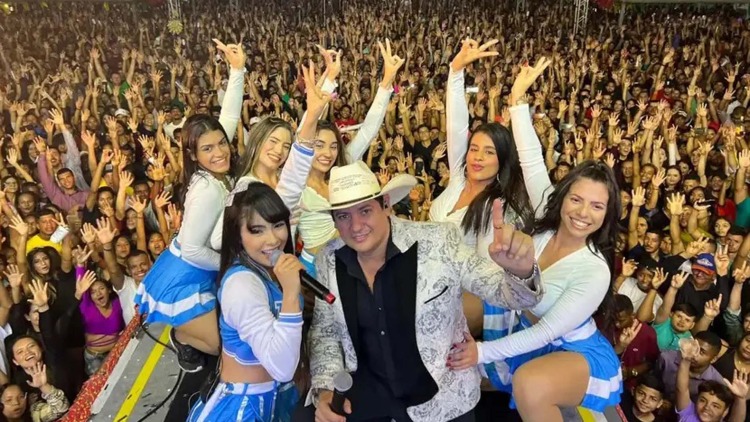 ‘Bonde do Forró’ no Arraiá do Povo 2025