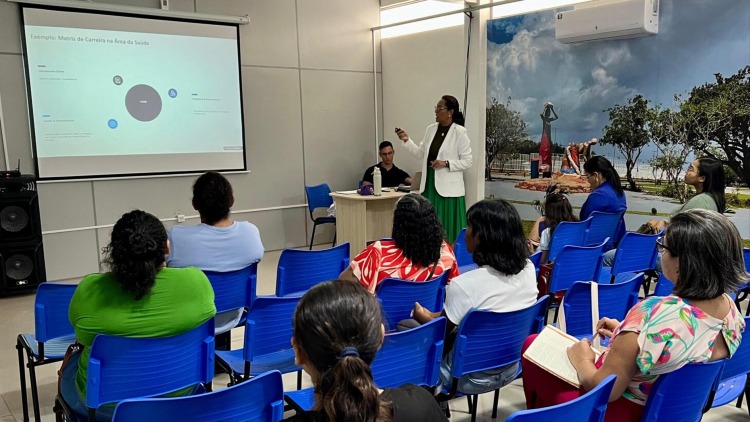 Primeira oficina do programa “Trilha Emprega Já!” reúne participantes em capacitação sobre carreira no Hub Macapá