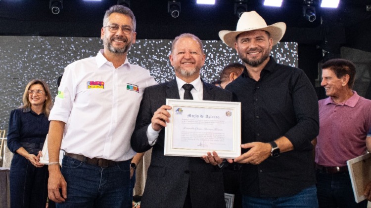 Presidente do TJAP participa de Sessão Ordinária Especial da ALAP e recebe Moção de Aplausos na 54º Expofeira do Amapá