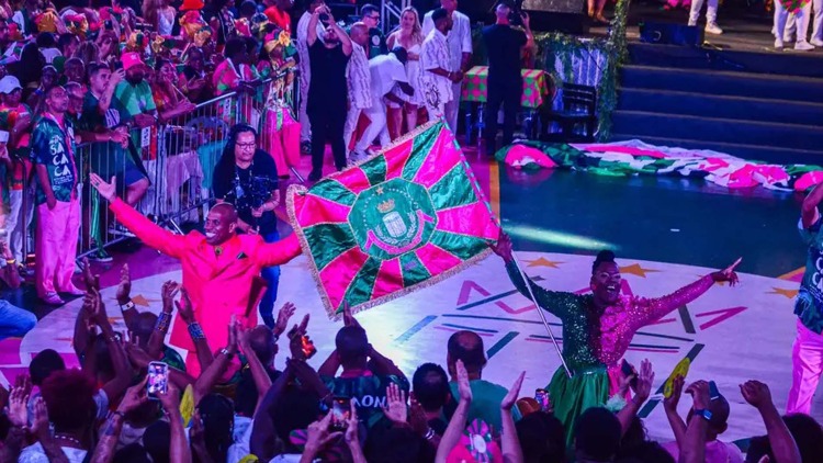 Samba 15 ganha festival e será o samba-enredo da Mangueira em 2026