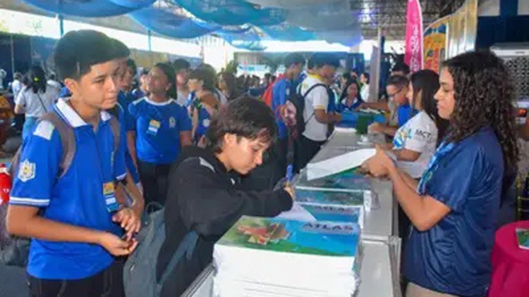 Palestras e oficinas despertam curiosidade científica