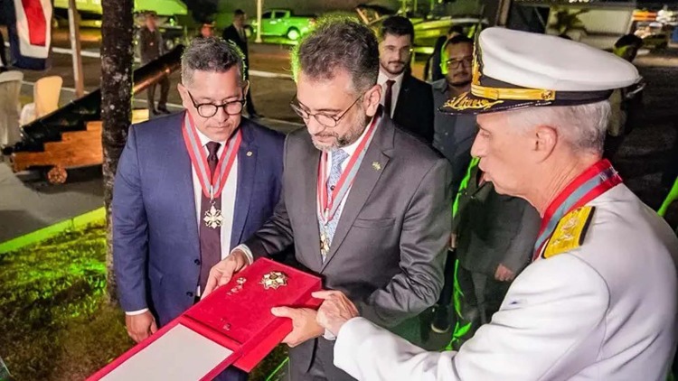 Governador do Amapá, Clécio Luís recebe Medalha do Mérito Naval: 'fruto de anos de parceria'