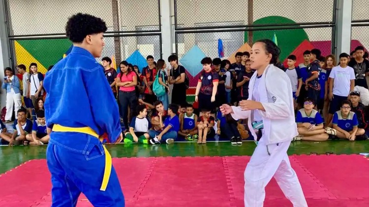 Jogos internos na Escola Coaracy Nunes, em Macapá