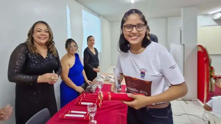 Governo do Amapá celebra avanço de estudantes da Educação de Jovens e Adultos