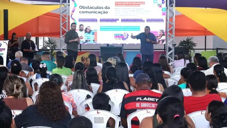 Governo do Amapá lança programa 'Boletim na Palma da Mão' e moderniza comunicação entre escolas e famílias