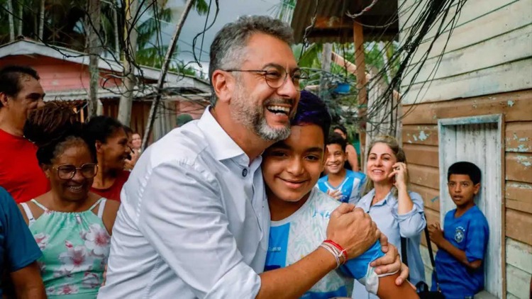 Governador Clécio inspeciona serviços executados Ponte Firme