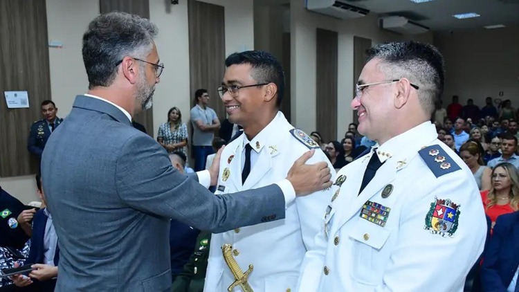 ‘Recebe a liderança no melhor momento da Polícia Militar do Amapá’, afirma Clécio na passagem de comando da instituição