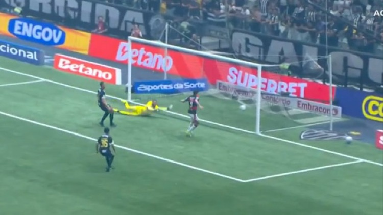 Flamengo goleia Atlético-MG e segue na vice-liderança