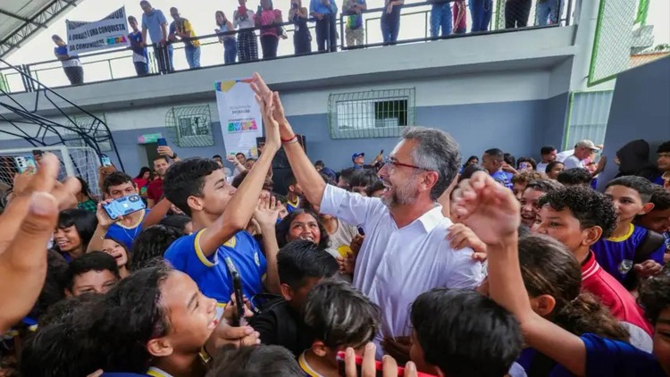 Governador Clécio entrega nova quadra da Escola Ruth Bezerra, em Macapá: 'Nossa maior aposta está nessas crianças'
