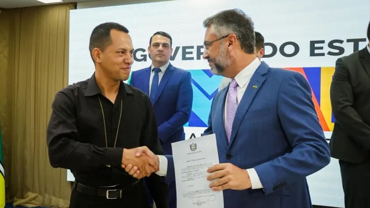 Governador Clécio ao nomear novos policiais civis do Amapá