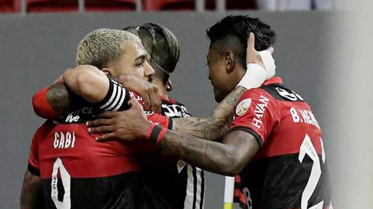 Gabigol supera 2019, sobe degrau e trio ofensivo chega a 202 gols pelo Flamengo