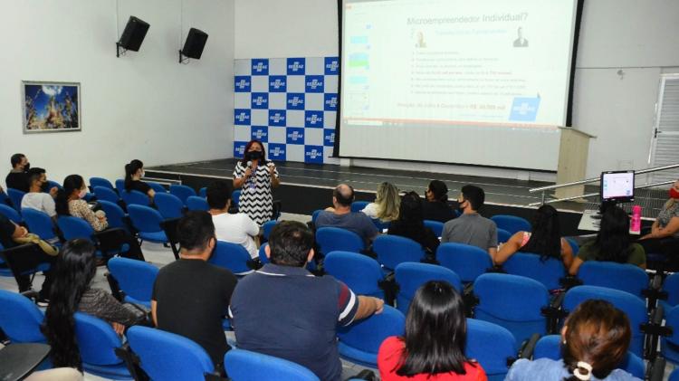 Minha Primeira Empresa: Governo prepara candidatos para abertura e legalização de negócios