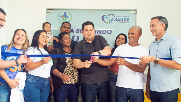 Em Itaubal, Waldez inaugura Centro de Atenção à Saúde e dá ordens de serviços para mais obras no município