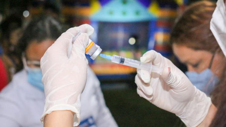 Covid-19: Pessoas de 45 anos nascidas entre 01 de julho e 31 de dezembro serão vacinadas neste sábado (26); veja outros públicos