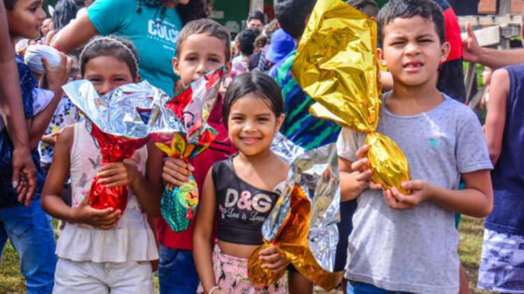 Mais de mil ovos de Páscoa são distribuídos em tradicional agenda de domingo
