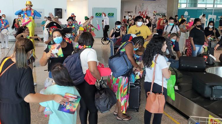 Governo do Amapá instala receptivo turístico de carnaval no Aeroporto Internacional de Macapá