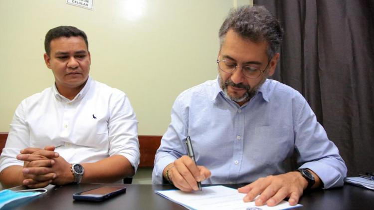 Governador Clécio Luís realiza primeiros despachos direto do gabinete no HE