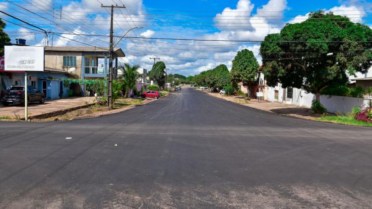 Prefeito Dr. Furlan entrega passarelas e fiscaliza obras de pavimentação na cidade