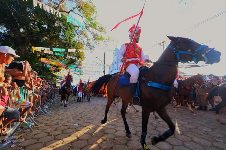 Com devoção e alegria celebram ponto alto da Festa de São Tiago