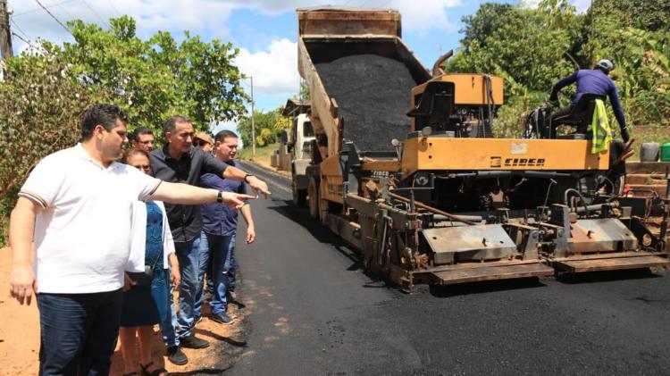 Em Oiapoque, Davi anuncia R$ 22 milhões para asfaltamento na cidade, comemora avanço na pavimentação em Clevelândia e lançamento do edital de licitação das obras no Ramal do Manga