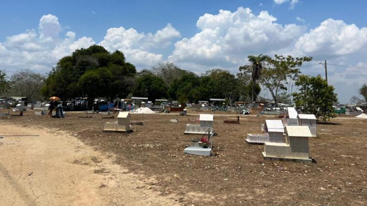 Prefeitura garante limpeza e organização nos cemitérios de Macapá no Dia de Finados