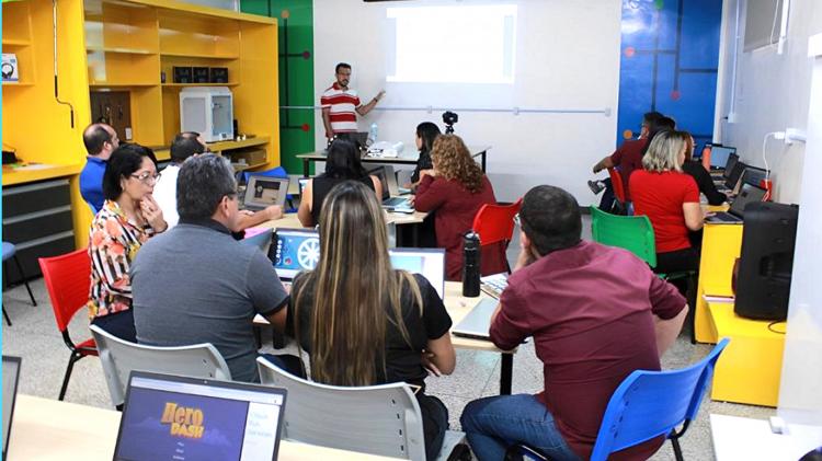Professores do Amapá recebem qualificação em inovação e tecnologias educacionais