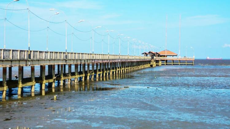 Prefeitura de Macapá e Governo Federal realizam mutirão de limpeza na margem do Rio Amazonas