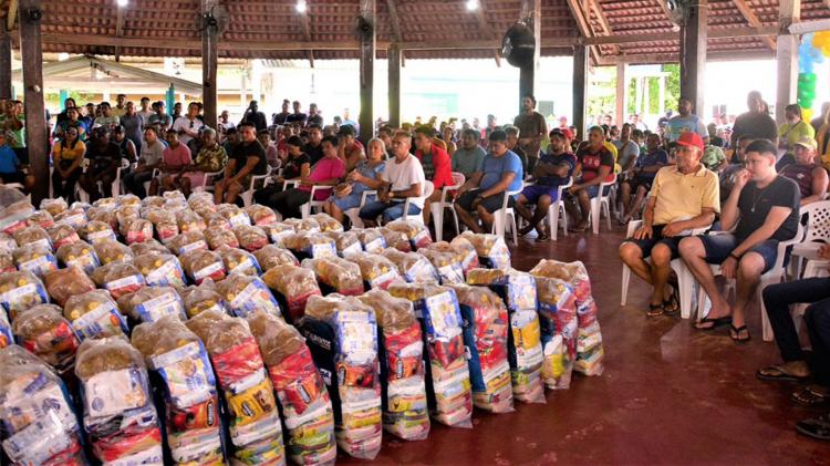 Governo do Amapá entrega mais de 1,4 mil kits de alimentos para famílias em Laranjal do Jari