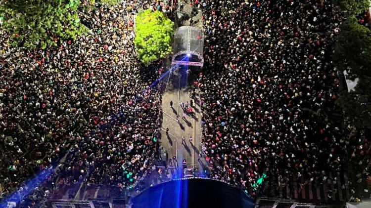 Super Pop Live tremeu a Praça do Barão no primeiro dia do Réveillon da Cidade