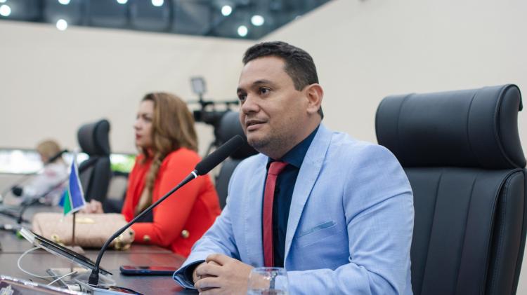 Projeto de lei prevê afixar cartazes contra pedofilia em veículos de transporte escolar