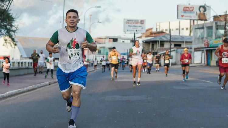 Especialistas dão dicas aos participantes da Corrida Via Expressa Comandante Anníbal Barcellos, em Macapá